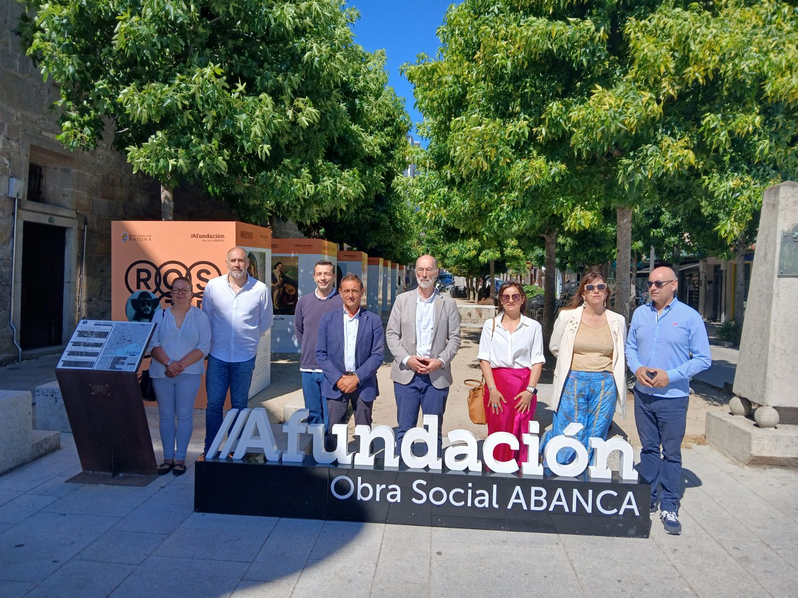 ABANCA, Afundación y el Concello de Baiona presentan la muestra de calle «Rostros das coleccións de ABANCA e Afundación»